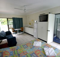 Tropical Palms Inn - Sunshine Coast Tourism
