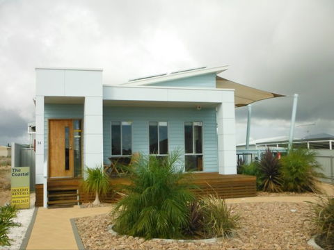 The Coastal - Holiday Sunshine Coast 1