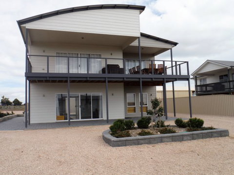 Ocean Swell - Holiday Sunshine Coast 3