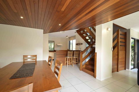 Glen Eden Beach Resort - Holiday Sunshine Coast 2