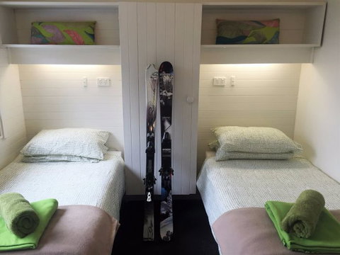 Elk At Falls - Holiday Sunshine Coast 0