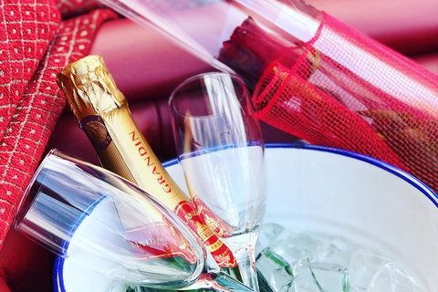 Melbourne Horse Drawn Carriage Deluxe Romantic Tourâ„¢ - Sunshine Coast Tourism 0