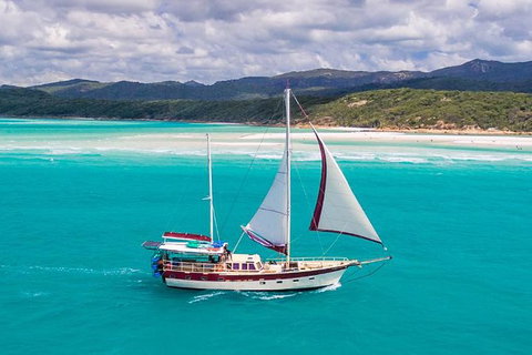 2-Day Whitsundays Sailing Adventure: SV Whitehaven - Holiday Sunshine Coast 8