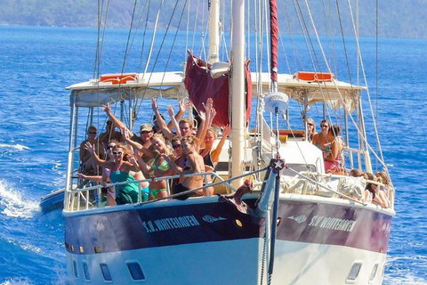 2-Day Whitsundays Sailing Adventure: SV Whitehaven - Holiday Sunshine Coast 5
