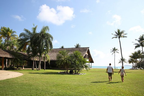 2-Night Whitsunday Islands Catamaran Cruise With Resort Stay From Airlie Beach - Holiday Sunshine Coast 0