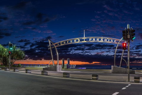 Luxury Brisbane Airport Transfers To And From Surfers Paradise For 4 Person - Sunshine Coast Tourism 1