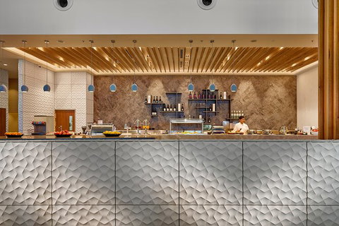 Brisbane Airport International Departure Plaza Premium Lounge - Sunshine Coast Tourism 5