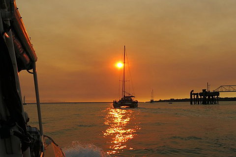 Darwin Sunset Cruise, Including Fish \'n\' Chips - Holiday Sunshine Coast 5