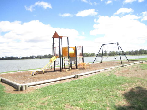 Gum Bend Lake - Holiday Sunshine Coast 0