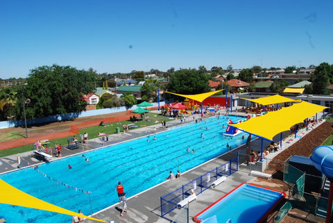 Holland Park Pool - Holiday Sunshine Coast 1
