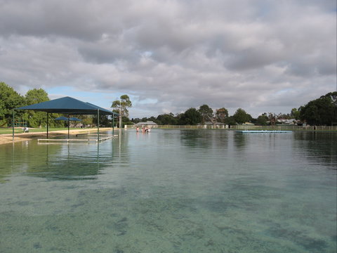 Millicent Swimming Lake - Sunshine Coast Tourism 1