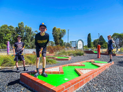 Naracoorte Mini Golf - Holiday Sunshine Coast 2