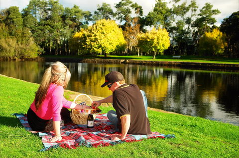 Bells Parade Reserve - Sunshine Coast Tourism 2