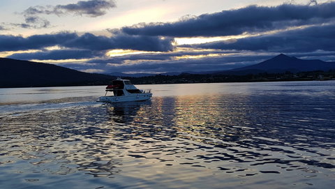 Peninsula Cruising - Holiday Sunshine Coast 0