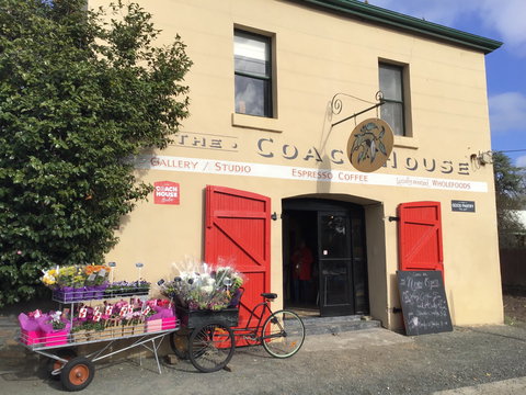 The Coach House Studio - Sunshine Coast Tourism 0