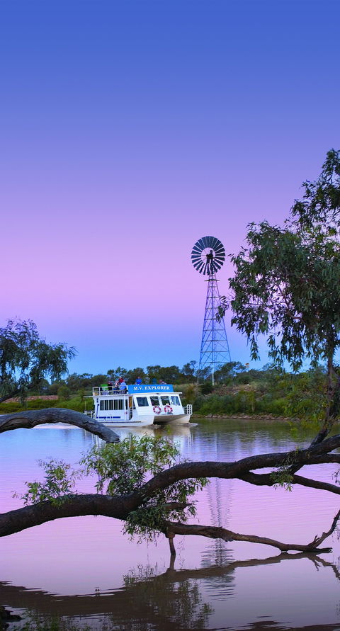 Thomson River, Longreach - Sunshine Coast Tourism 1