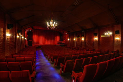 Avoca Beach Picture Theatre - Sunshine Coast Tourism 1