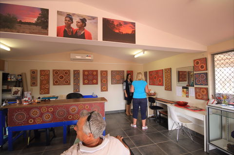 Kathleen Buzzacott Art Studio - Holiday Sunshine Coast 1