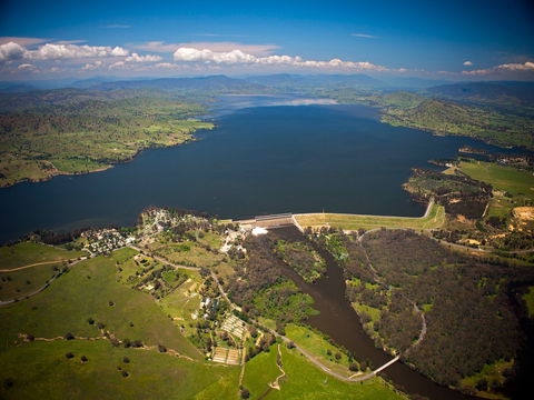 Lake Hume Loop - Sunshine Coast Tourism 0