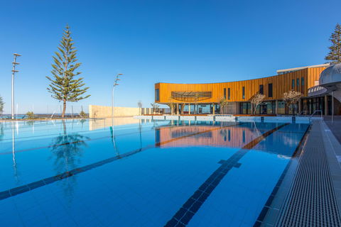 Scarborough Beach Pool - Sunshine Coast Tourism 1
