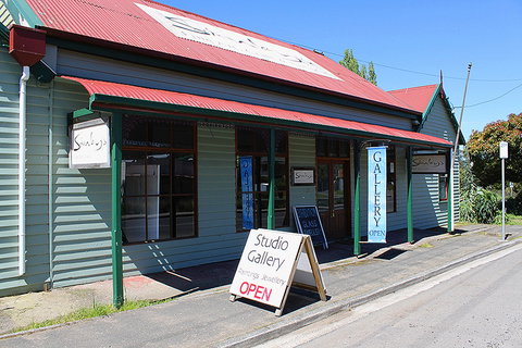 The Art Of Richard Stanley, Studio And Gallery - Holiday Sunshine Coast 1