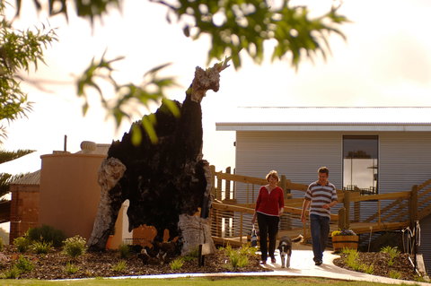 Newman's Horseradish Farm And Rusticana Wines - Holiday Sunshine Coast 1