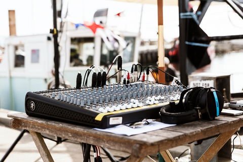 Apollo Bay Radio 87.6 FM - Sunshine Coast Tourism 0