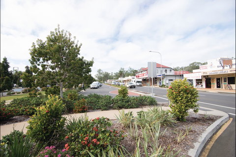 Gin Gin - Holiday Sunshine Coast 0