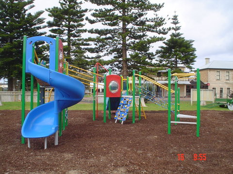 Susan Wilson Memorial Playground - Holiday Sunshine Coast 2