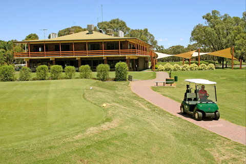 Coomealla Golf Club - Holiday Sunshine Coast 0
