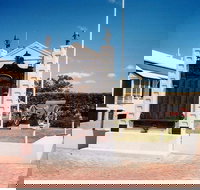 Gayndah War Memorial - Holiday Sunshine Coast