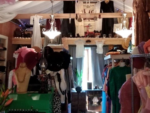 Mauzie's Most Marvellous Vintage - Holiday Sunshine Coast 0