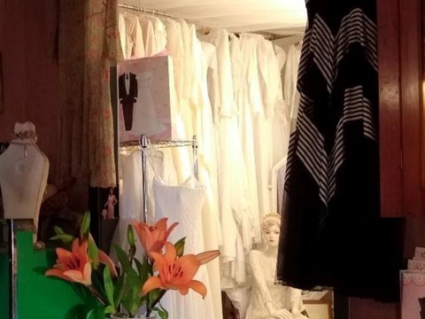 Mauzie's Most Marvellous Vintage - Holiday Sunshine Coast 1