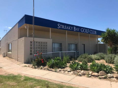 Streaky Bay Golf Club - Sunshine Coast Tourism 0