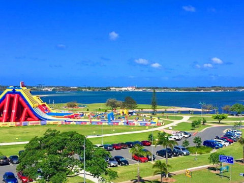 The Big Wedgie - Holiday Sunshine Coast 0