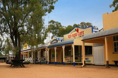 Miles - Holiday Sunshine Coast 0