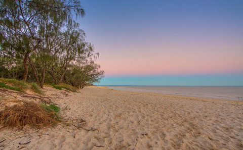 Red Beach - Holiday Sunshine Coast 2