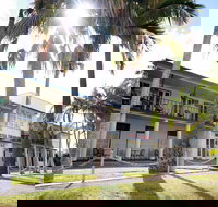 Theodore - Holiday Sunshine Coast