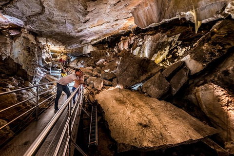 Jenolan Caves: Lucas Cave Tour - Holiday Sunshine Coast 3