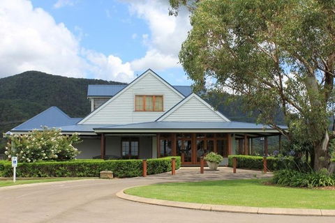 Audrey Wilkinson Vineyard: Picnic With Wine Masterclass Tasting - Sunshine Coast Tourism 5