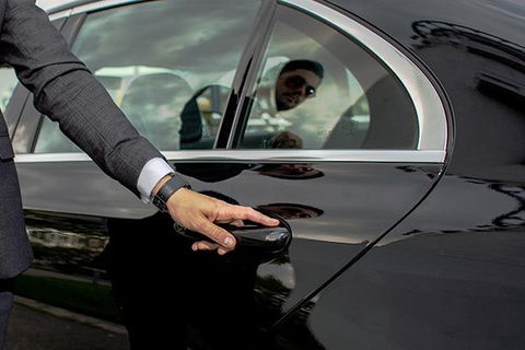 Adelaide Airport (ADL) To City Center To Airport - Private Transfer - Holiday Sunshine Coast 2