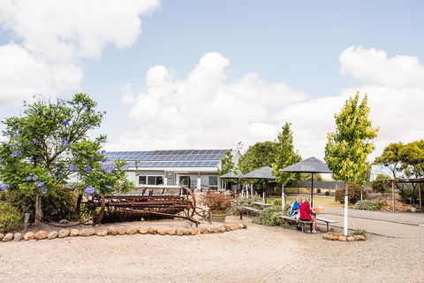 Heritage, Wine & Gin Tours - Sunshine Coast Tourism 1