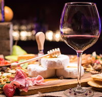 Full-Day Gourmet Wine Tour with Pick Up and Lunch - Sunshine Coast Tourism