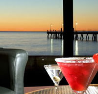 Horizons Cocktail Lounge - Holiday Sunshine Coast