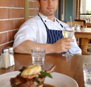 Frisco Hotel - Holiday Sunshine Coast