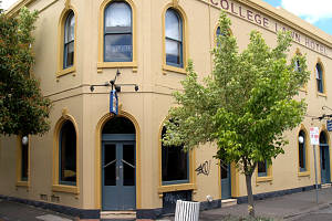 The College Lawn Hotel - Sunshine Coast Tourism 0