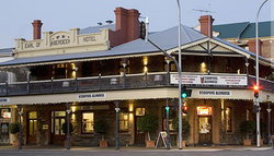 Coopers Alehouse At The Earl - Holiday Sunshine Coast 0