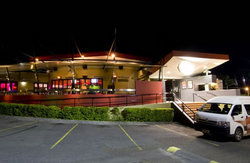 Fitzy's Hotel - Holiday Sunshine Coast 0