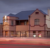 Cross Keys Hotel - Holiday Sunshine Coast