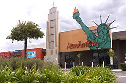 Manhattan Hotel - Holiday Sunshine Coast 1